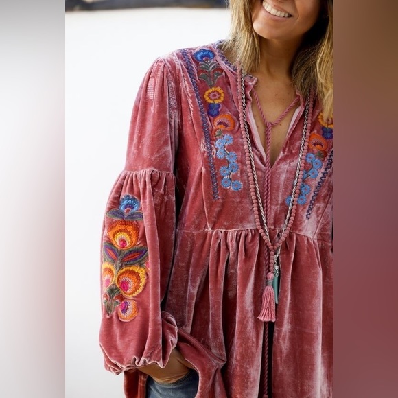 MISSLOOK Dresses & Skirts - Miss Look Bohemian Pink Blush Dress with Embroidered flowers